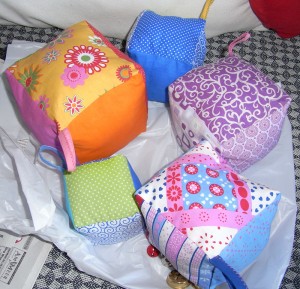 Stoffwürfel aus Patchworkstoffen