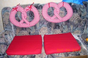 Brezen mit Kissen für die Couch