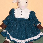 Schaf mit Kleid von Irene B.