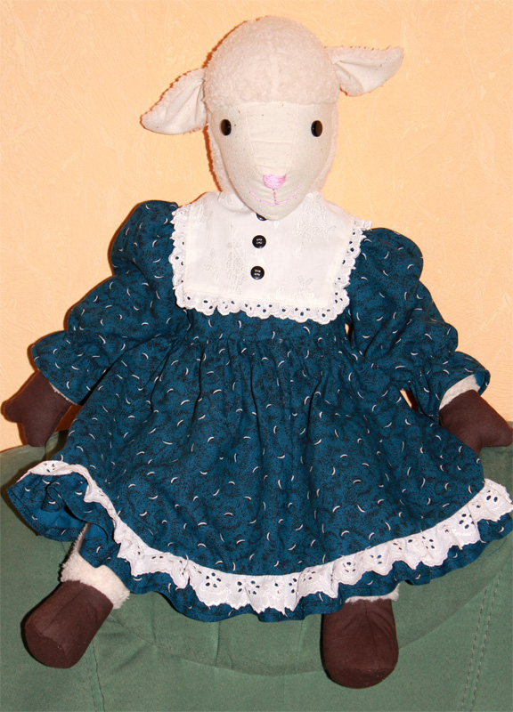 Schaf mit Kleid von Irene B.