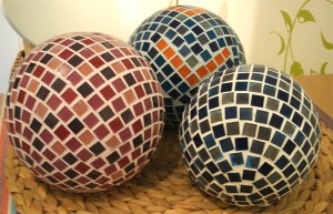 Gartenkugeln aus Mosaik von Sarah W.