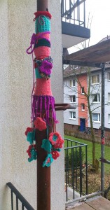 Umstrickter Pfeiler von Gabriela K.