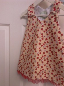 Kinderkleid aus dem Apfelstoff