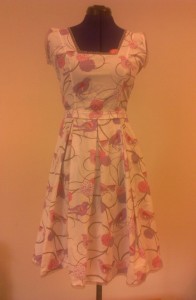 Kleid aus dem Vogelstoff