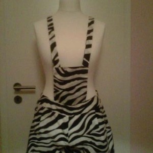 Zebra Latzshorts