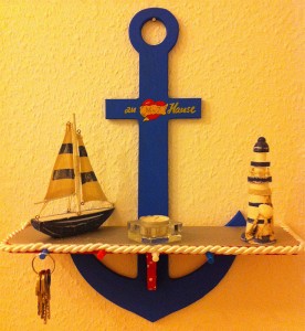 Maritim gestaltetes Anker-Regal von Julia P.