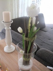 Osterdeko mit Vase