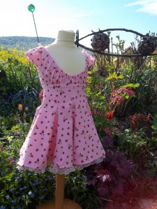 Kleid_Erdbeermuster_1