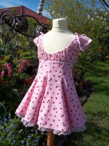 Kleid_Erdbeermuster_4
