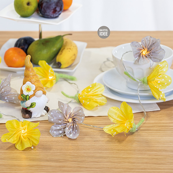 Blüten-Lichterkette basteln