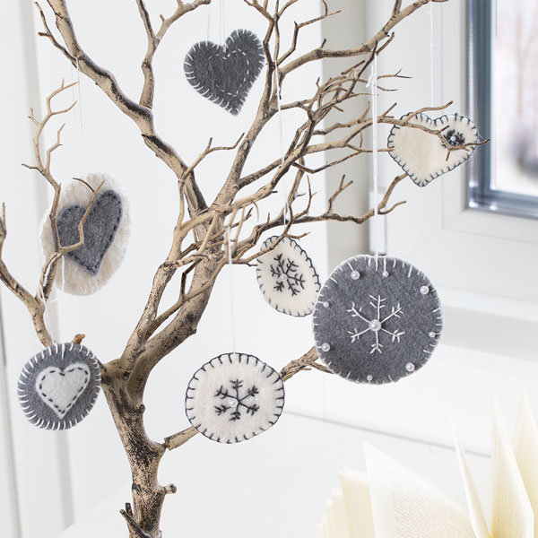 Winterliche Filzanhänger basteln