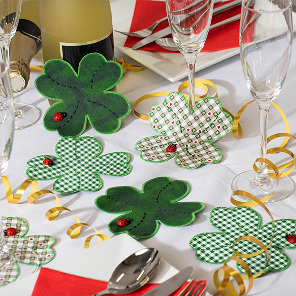 600px-tischdeko_kleeblaetter-schmuckbild-1