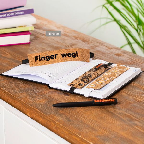 600px_button_lesezeichen_mit_stifteetui_schmuckbild