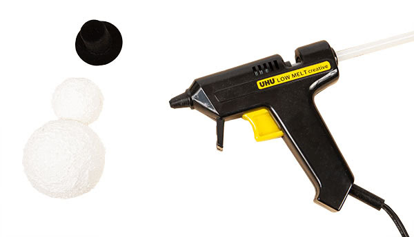 Schneemann aus Styropor basteln - Schritt 3