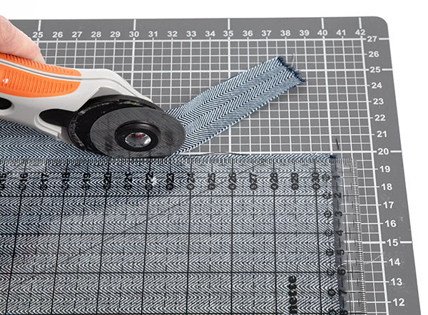 Jeans-Armbänder basteln -Schritt 1 Jeans-Armbänder basteln -Schritt 1