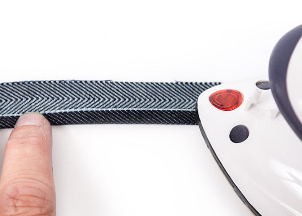 Jeans-Armbänder basteln -Schritt 2 Jeans-Armbänder basteln -Schritt 2