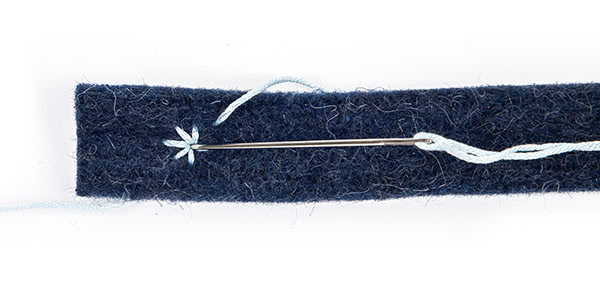 Schneemänner aus Filzbändern basteln - Schritt 4 Schneemänner aus Filzbändern basteln - Schritt 4