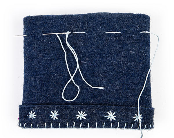 Schneemänner aus Filzbändern basteln - Schritt 7 Schneemänner aus Filzbändern basteln - Schritt 7