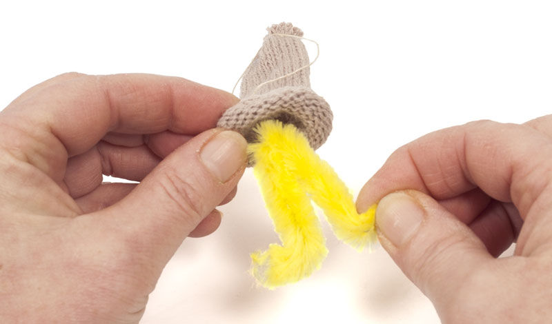 Blätterwichtel Mütze ausstopfen