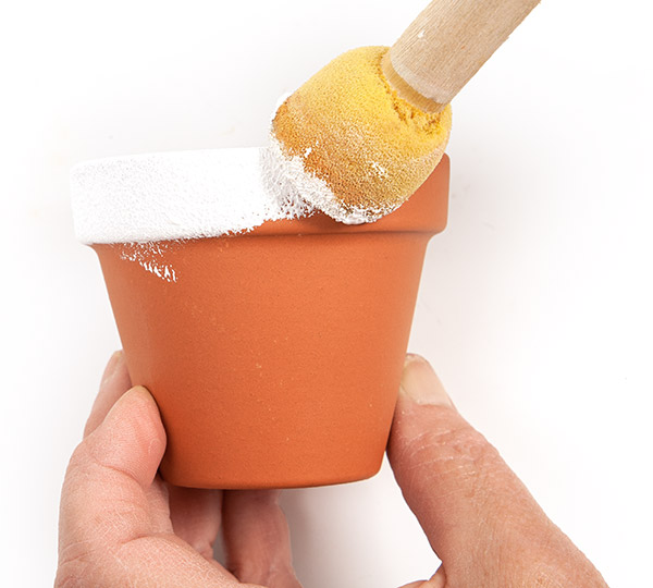 Adventskalender aus Tontöpfen basteln - Schritt 1 Adventskalender aus Tontöpfen basteln - Schritt 1