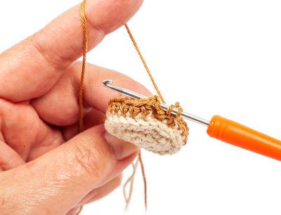 Bierkrug-Anhänger für Vatertag häkeln - Schritt 3