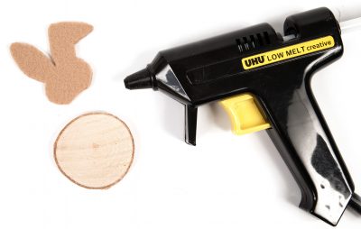 Osterdeko aus Birkenscheiben Osterhasen Schritt 4