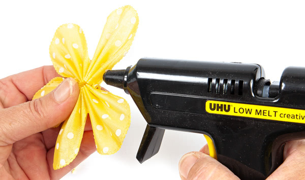 Blüten-Lichterkette basteln - Schritt 4