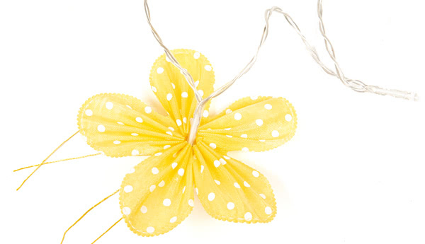Blüten-Lichterkette basteln - Schritt 6