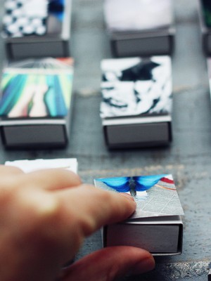 Streichholzschachteln aufkleben