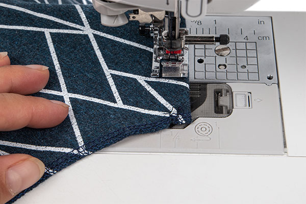 Dreieckstuch als Mund-Nasen-Maske nähen - Schritt 3