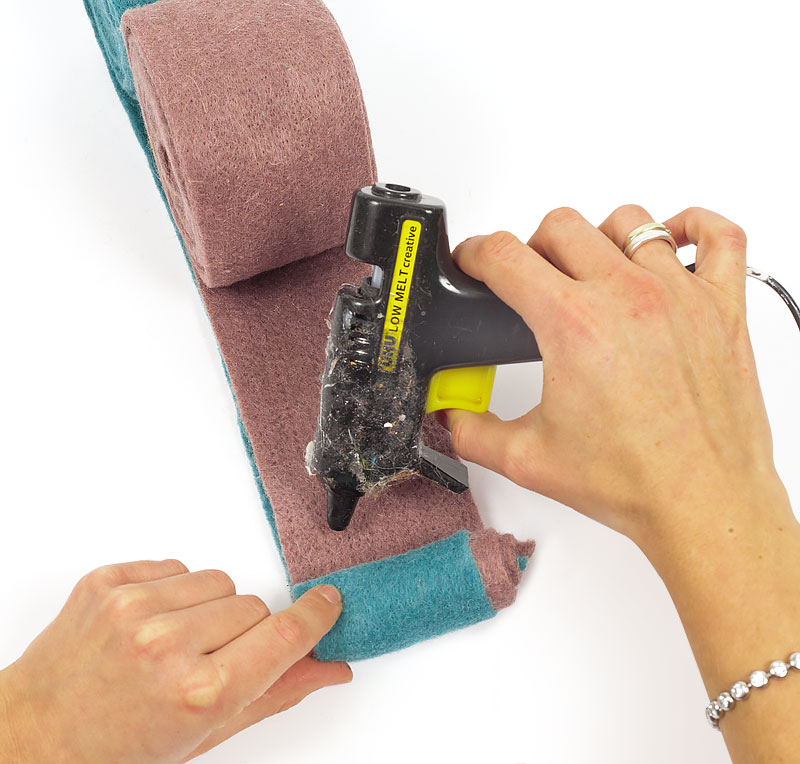 Filzband Hasen zu Ostern basteln - Kleben