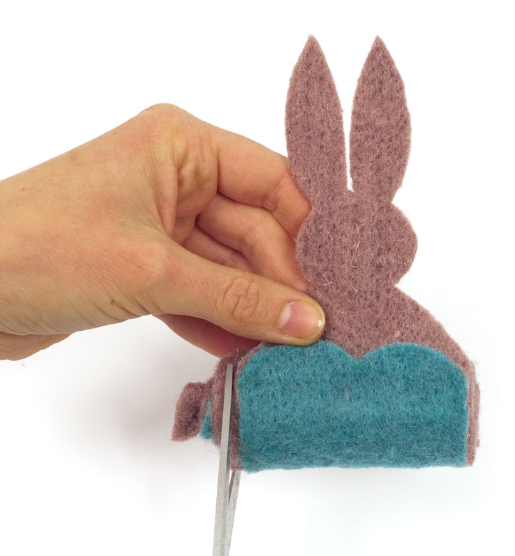 Filzband Hasen zu Ostern basteln - Rolle zuschneiden