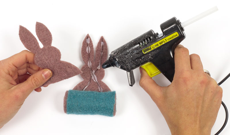 Filzband Hasen zu Ostern basteln - Rückseite aufkleben