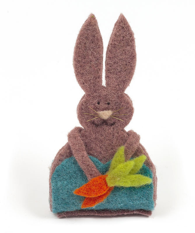 Filzband-Hase zu Ostern basteln dunkler Hase fertig