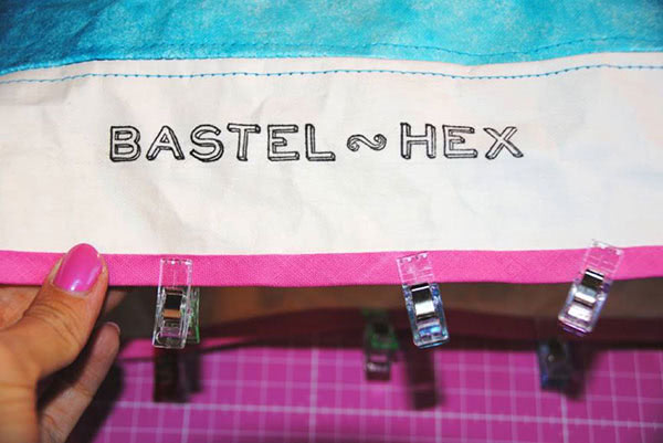 Schrägband umklappen und festnähen