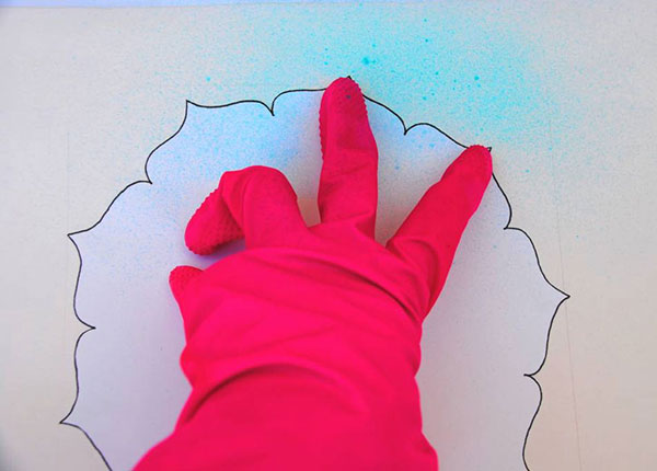 Stoff mit Stofffarbe besprühen