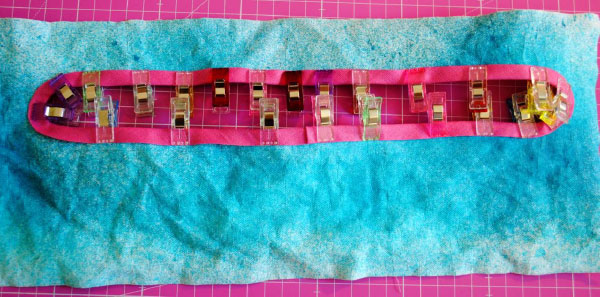 Aussparung mit Schrägband einfassen