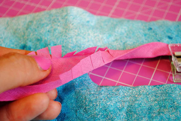 Aussparung mit Schrägband einfassen