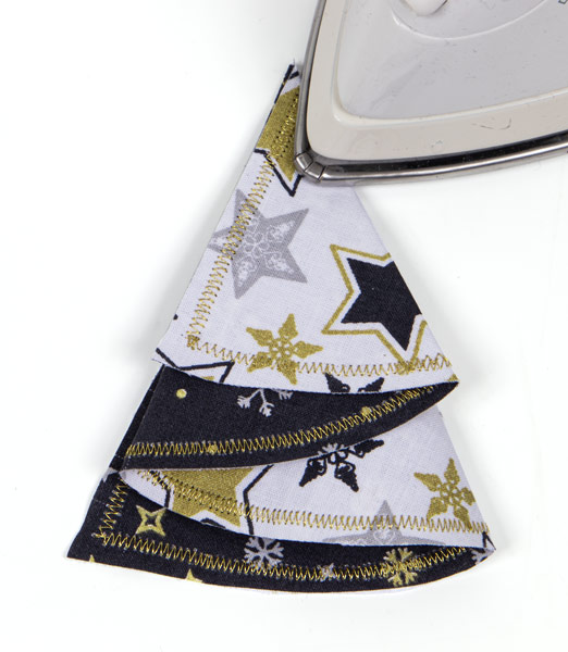 Weihnachtliche Geschenkanhänger nähen - Schritt 14 Weihnachtliche Geschenkanhänger nähen - Schritt 14