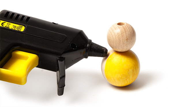 haeschen_aus_holzkugeln_schritt2