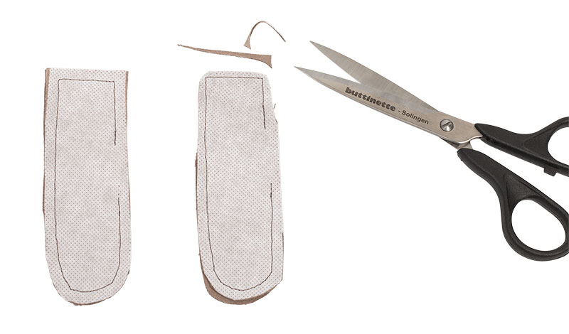 Hüftgürtel selber nähen - Nahtzugabe beim Riegel wegschneiden