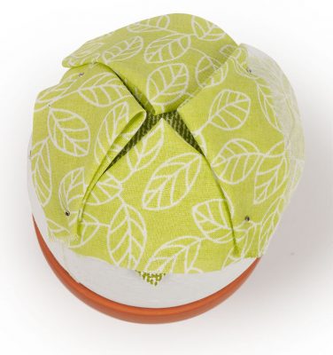 Kakteen Artischockentechnik - Vier Stoffdreiecke am Styroporei befestigt