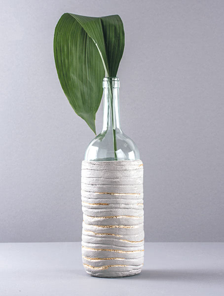 Vase aus Knetbeton modellieren