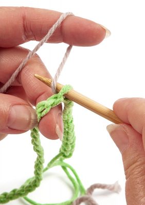 Loopschal mit Zopfmuster stricken - Schritt 4