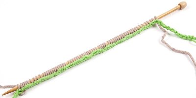 Loopschal mit Zopfmuster stricken - Schritt 6