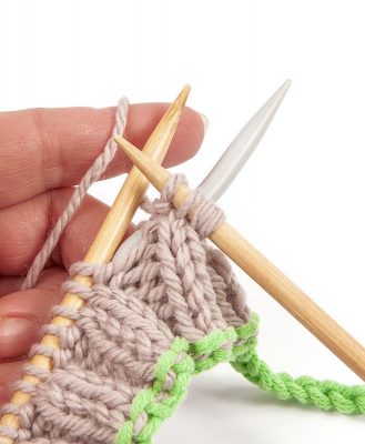 Loopschal mit Zopfmuster stricken - Schritt 9