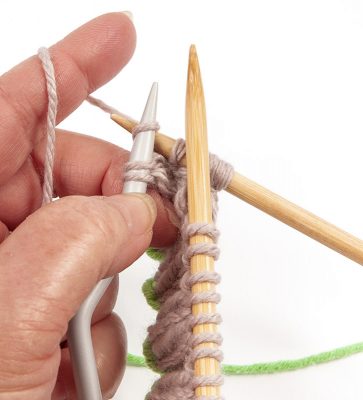 Loopschal mit Zopfmuster stricken - Schritt 10