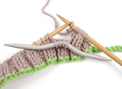 Loopschal mit Zopfmuster stricken - Schritt 12