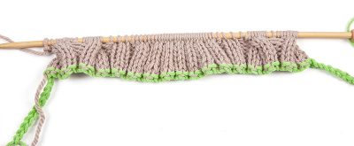 Loopschal mit Zopfmuster stricken - Schritt 16