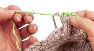 Loopschal mit Zopfmuster stricken - Schritt 19